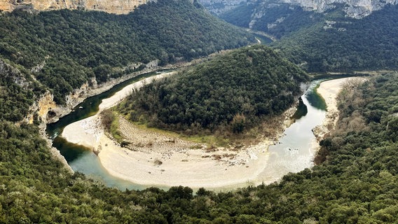 Der „Cirque de la Madeleine“, die berühmteste Flussschleife der Ardèche. © NDR/J. Michael Schumacher 
