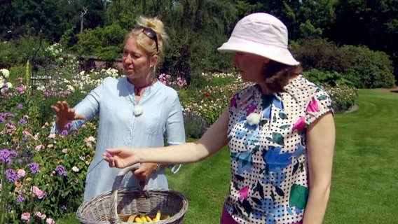 Heike Götz und Trixi Stalling Schlossgarten Oldenburg © NDR 