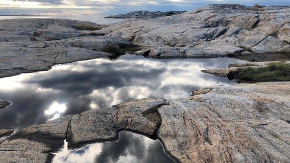Glattgeschliffen vom Gletscher: Die Schärenlandschaft im Oslofjord ist ein Kunstwerk der Natur. © NDR/nonfictionplanet/Annette Plomin 