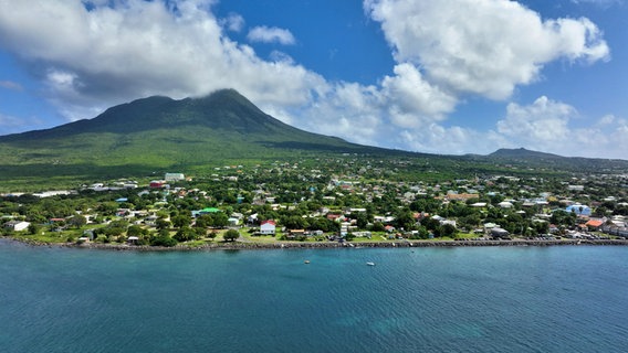 Die beiden Vulkaninseln St. Kitts und Nevis gehören zu den zehn kleinsten Staaten der Erde und sind die kleinsten unter den karibischen Zwergstaaten. © NDR/nonfictionplanet/Florian Melzer 
