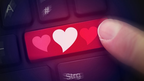 Herzen auf einer Computertastatur © picture alliance / Bildagentur-online Foto: Ohde