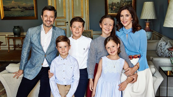 Offizielles Foto von Kronprinz Frederik von Dänemark mit seiner Familie zum 50. Geburtstag © Kungahuset.dk/Franne Voigt Foto: Franne Voigt