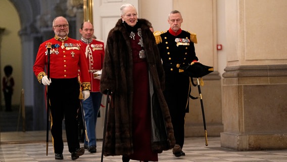Königin Margrethe II. bei einem Staatsempfang im Schloss für Militär und Behördenvertreter in Kopenhagen 2024 © Mads Claus Rasmussen/Ritzau Scanpix Foto/AP/dpa +++ dpa-Bildfunk +++ Foto: Mads Claus Rasmussen