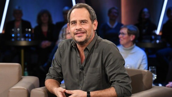 Der Schauspieler Moritz Bleibtreu ist zu Gast in der NDR Talk Show am 27. Januar 2023. © NDR Fernsehen/Uwe Ernst Foto: Uwe Ernst