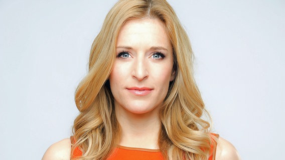 Sängerin und Moderatorin Stefanie Hertel © A. Stingl Schumann + Stingl 