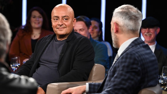 Der ehemalige Profi-Werber Amir Kassaei ist zu Gast in der NDR Talk Show am 26. April 2024. © NDR Fernsehen/Uwe Ernst Foto: Uwe Ernst
