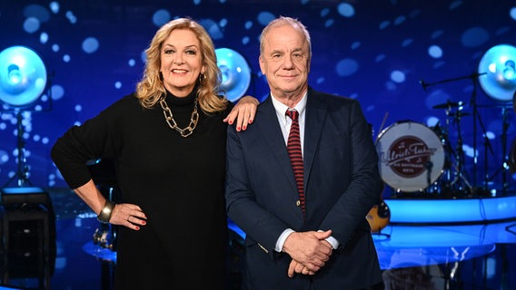Bettina Tietjen und Hubertus Meyer-Burckhardt sind die Moderatoren der NDR Talk Show am 15. März 2024. © NDR Fernsehen/Uwe Ernst Foto: Uwe Ernst