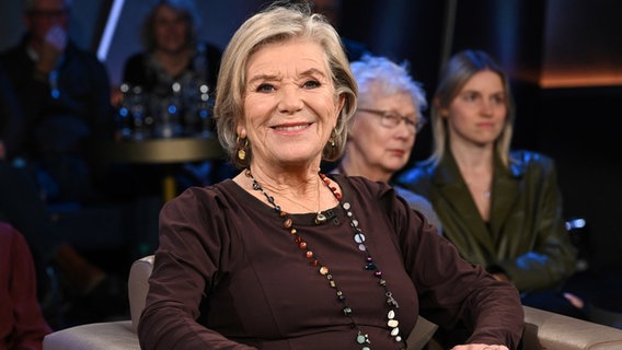Die Schauspielerin Jutta Speidel ist zu Gast in der NDR Talk Show am 1. März 2024. © NDR Fernsehen/Uwe Ernst Foto: Uwe Ernst