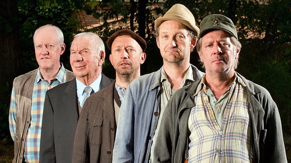 Shorty, Bürgermeister Schönbiehl, Kuno, Adsche und Kurt Brakelmann. © NDR/Nico Maack Foto: Nico Maack