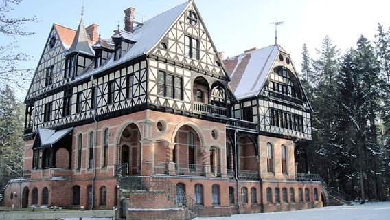 Das Jagdschloss in Gelbensande im Winter. Das Jagdschloss in Gelbensande im Winter. © NDR Foto: Ilona Jerjomin