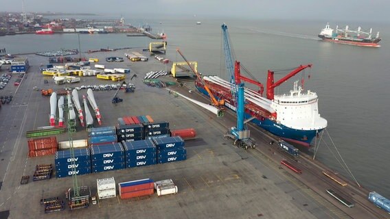 Hafenumschlag in Cuxhaven. © NDR 