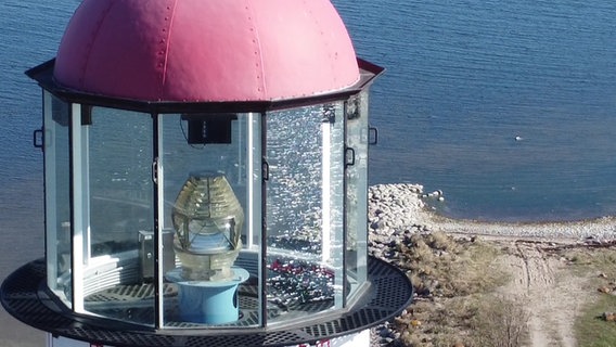 Stolzer Leuchtturm Kihnu. © NDR 
