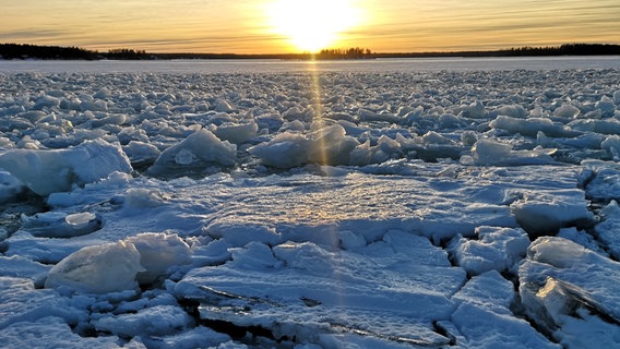 Eislage im schwedischen Norden. © NDR Foto: Christina Gollbach (Kameraassistentin)