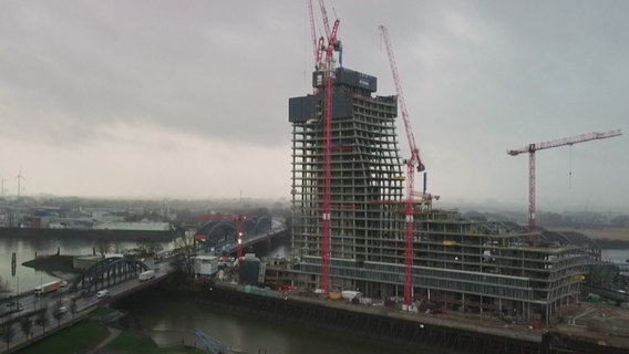 Die Baustelle des Elbtowers in der Hamburger Hafencity © NDR 