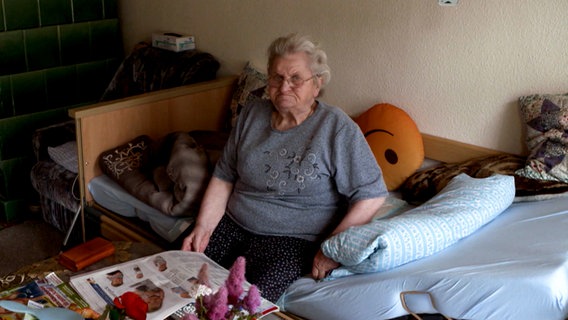 Die pflegebedürftige Rentnerin Lieselotte Schwindt. © NDR Foto: NDR