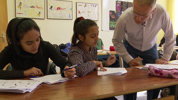 Flüchtlingskinder müssen Deutsch als Zweitsprache lernen. © NDR 