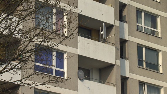 Ein sanierungsbedürftiges Gebäude im Albert-Schweizer-Viertel in Winsen/Luhe. © NDR 