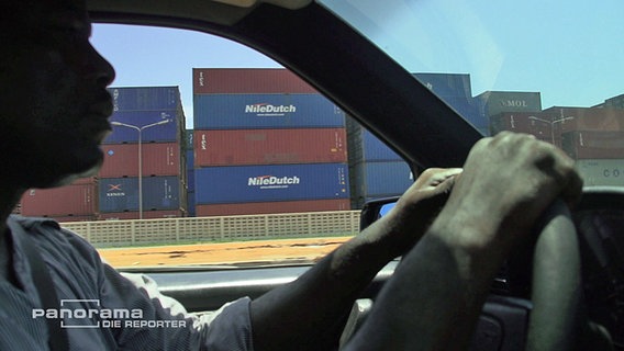 Container im Hafen von Tema, Ghana. © NDR/ARD 