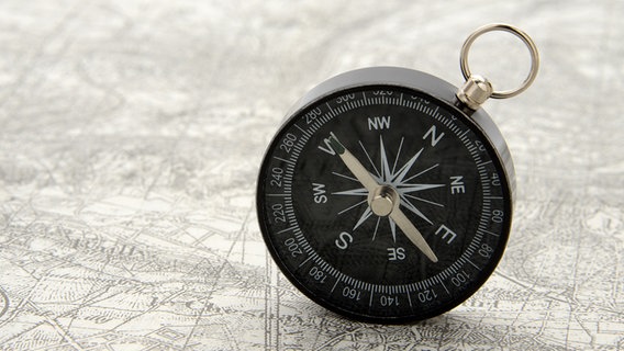 Kompass © fotolia Foto: takasu