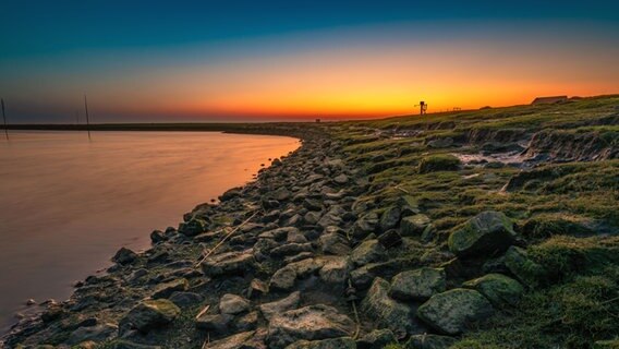 Sonnenuntergang am Neufelder Hafen © Marco Tiedje Foto: Marco Tiedje