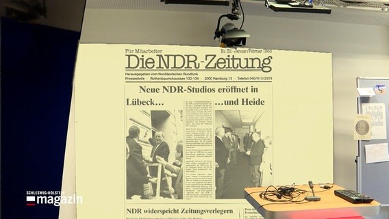 Eine Bildcollage zeigt eine Seite der NDR-Zeitung aus dem Jahr 1982 und das moderne NDR-Studio in Heide. © NDR 