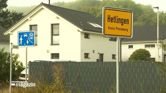 Das Ortseinfahrtschild "Hetlingen" steht am Wegesrand © NDR Schleswig-Holstein Magazin Foto: NDR