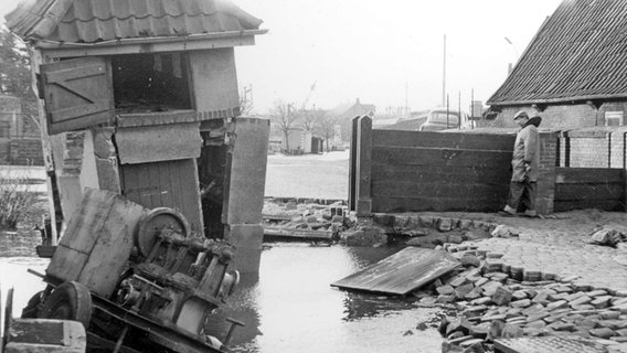 Die von der Sturmflut 1962 zerstörte Stöpe am Sandberg in Elmshorn © Ernst-Gerhardt Scholz Foto: Ernst-Gerhardt Scholz