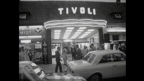 Eine Schwarz-Weiß-Aufnahme des Tanzlokals Tivoli auf Sylt. © NDR 