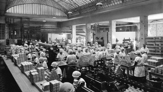 Bahlsen-Produktion in den 1920er-Jahren. © NDR/doc.station GmbH/Bahlsen 