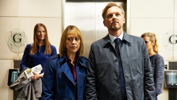 Hannah (Nicola Walker) und Christie (Barry Atsma) © NDR/Sister Pictures Limited 