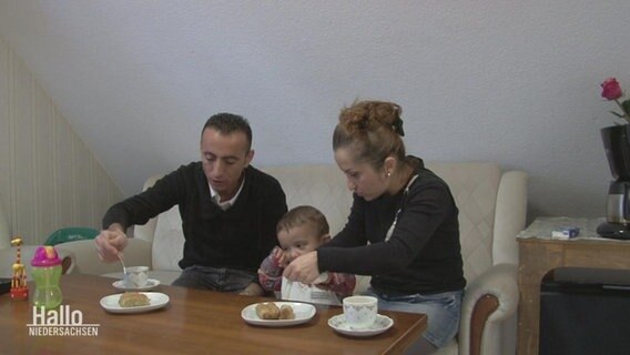 Familie Taramoush-Kalash am Kaffeetisch  