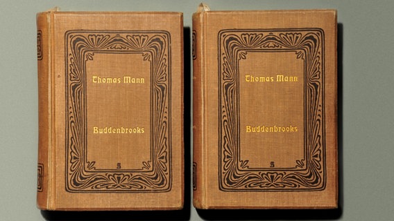 Zweibändige in Leinen gebundene Erstausgabe von Thomas Manns "Buddenbrooks. Verfall einer Familie" von 1901. © Foto Wikipedia H.- P. Haack Foto: H.- P. Haack