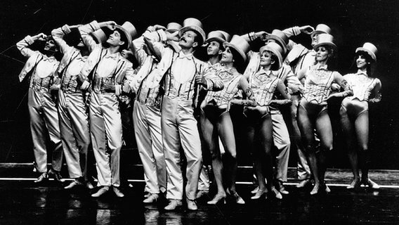 Tänzer von "A Chorus Line" treten im CCH auf © Hamburg Messe und Congress-Archiv 