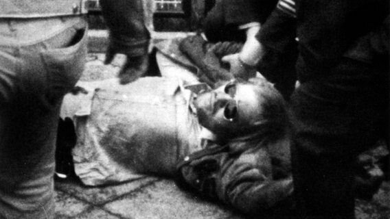 1.6.1972: Andreas Baader wird in Frankfurt verhaftet 1.6.1972: Andreas Baader wird in Frankfurt verhaftet © picture-alliance / dpa