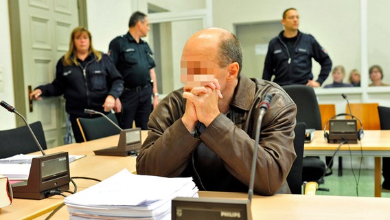 Reemtsma-Entführer Thomas Drach in einem Verhandlungssaal des Hamburger Landgerichts © picture alliance / dpa Foto: Ronald Sawatzki