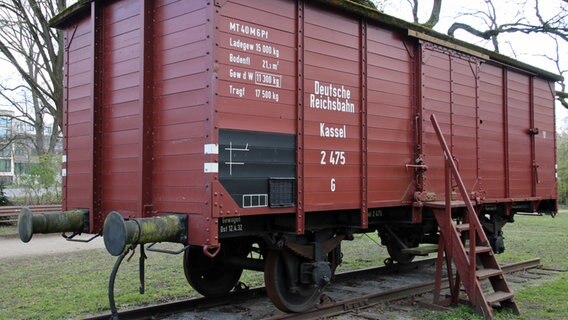 Gedenk-Eisenbahnwaggon im Lüneburger Wandrahmpark. © NDR Foto: Lars Gröning