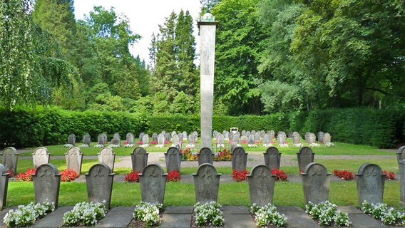 Kriegsgräber des Ersten Weltkriegs auf dem Jüdischen Friedhof in Hamburg-Ohlsodrf © NDR Foto: Irene Altenmüller