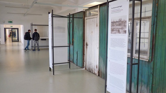 Ausstellungsraum in der KZ-Gedenkstätte in Hamburg-Neuengamme © NDR Foto: Irene Altenmüller