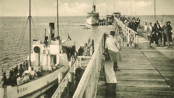 Ansicht der Binzer Seebrücke von 1910 © dpa Foto: Sammlung Dr. Harald Jatzke