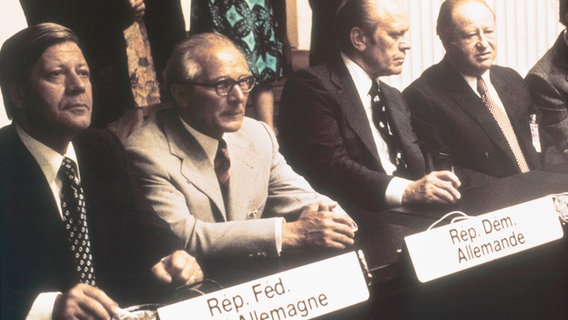 KSZE Gipfel in Helsinki 1975: (v.l.n.r.) Helmut Schmidt (Bundesrepublik Deutschland), Erich Honecker (DDR), Gerald Ford (USA) und Bruno Kreisky (Oesterreich). © picture-alliance/akg-images 