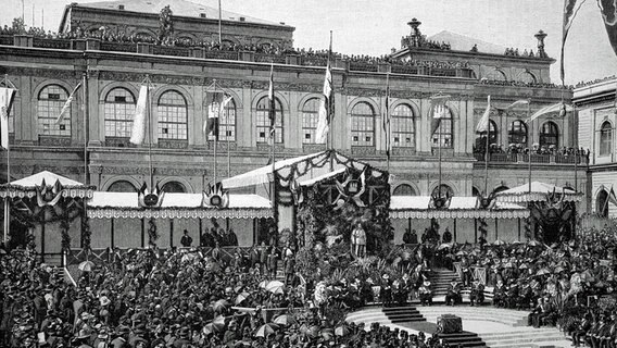 Grundsteinlegung für das neue Hamburger Rathaus im Jahr 1886 (historischer Holzstich). © imago/imagebroker 