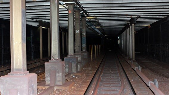U-Bahn-Tunnel der Linie U2, früher war hier die Station Hellkamp © NDR Foto: Jochen Lambernd
