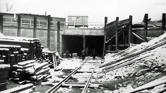 Bauarbeiten an der U-Bahnstrecke hinter dem Tunnel zur Station Lutterothstraße (1965) © Hamburger Hochbahn 