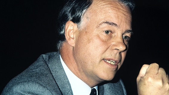 Ernst Albrecht 1986 in Hannover © picture-alliance / dpa Foto: Karin Hill
