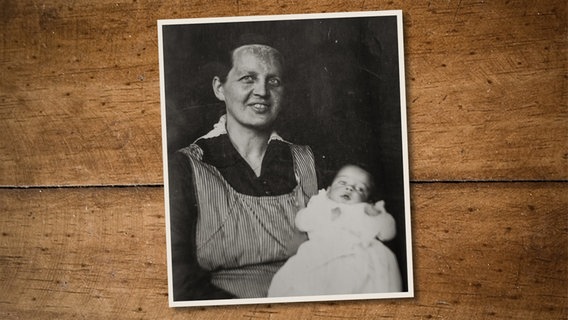 Margarete Schröder mit ihrer Tochter Ingeborg auf dem Arm, Aufnahme von 1922. © Privat 