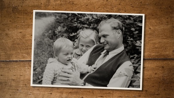 Wilfried Illing mit Tochter Karen und Sohn Helmut Mitte der 50er-Jahre. © Privat 