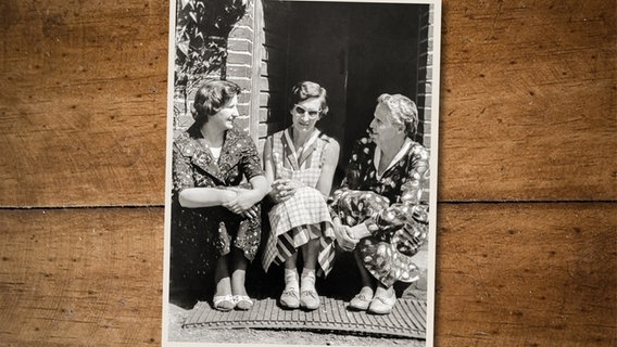 Irmgard Rosenkranz mit Frauen aus der Verwandtschaft, undatierte Aufnahme. © privat 