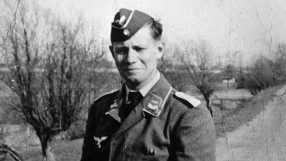 Helmut Schmidt im Frühjahr 1940 als Leutnant der Luftwaffe © dpa-Bildarchiv 