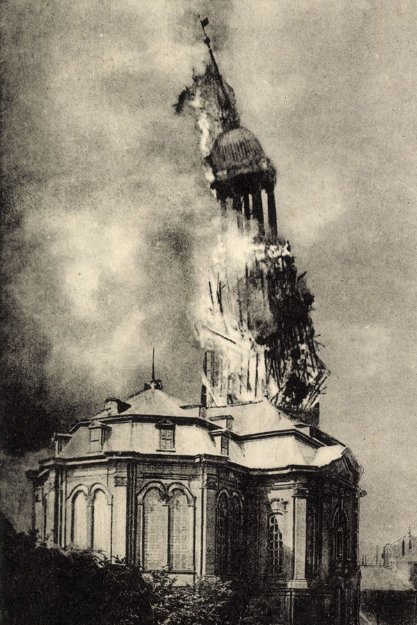 Brand der Kirche St. Michaelis in Hamburg am 3. Juli 1906 © picture alliance / arkivi 
