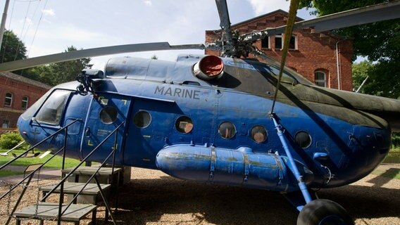 Hubschrauber des Typs Mi-8 im Marinemuseum Dänholm. Hubschrauber des Typs Mi-8 im Marinemuseum Dänholm. © dpa Foto: Stefan Sauer